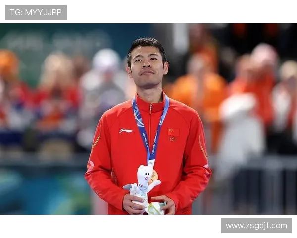 宁忠岩两度落泪速滑封王创历史