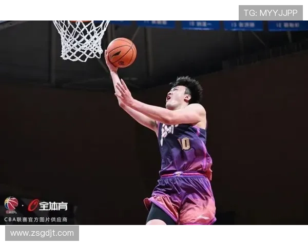 [CBA]约克借掩护突破 正面小拉杆上篮得手.